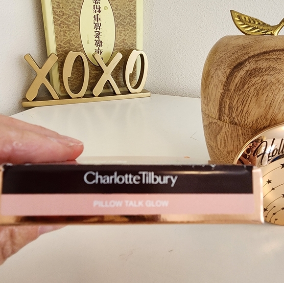 Charlotte Tilbury Highlighter - Picture 2 of 3